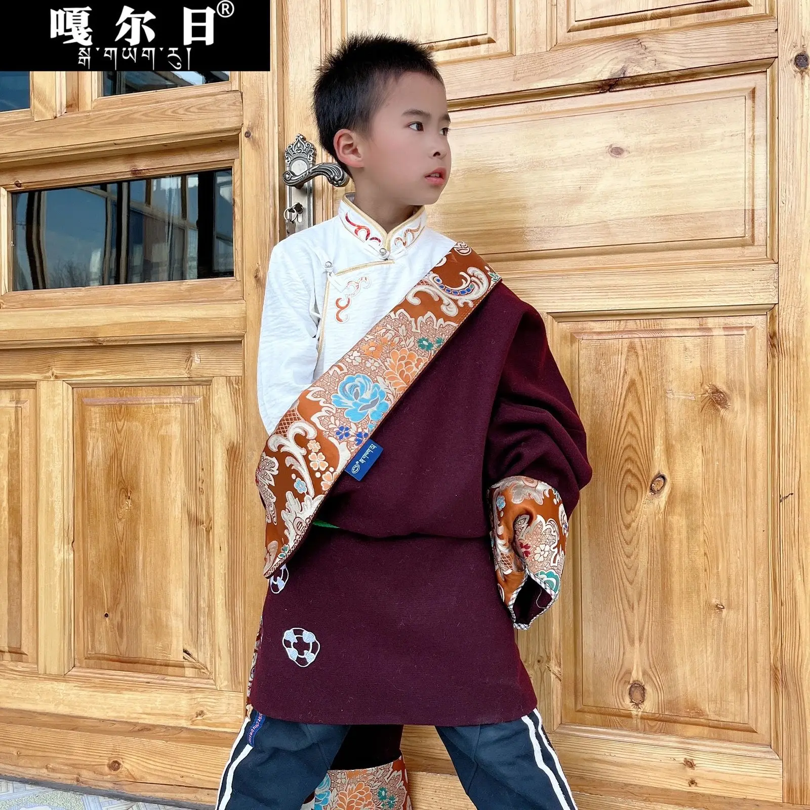 

2025 new boys high-end Tibetan performance clothes, woolen single-piece embroidered Tibetan robes, spring and autumn