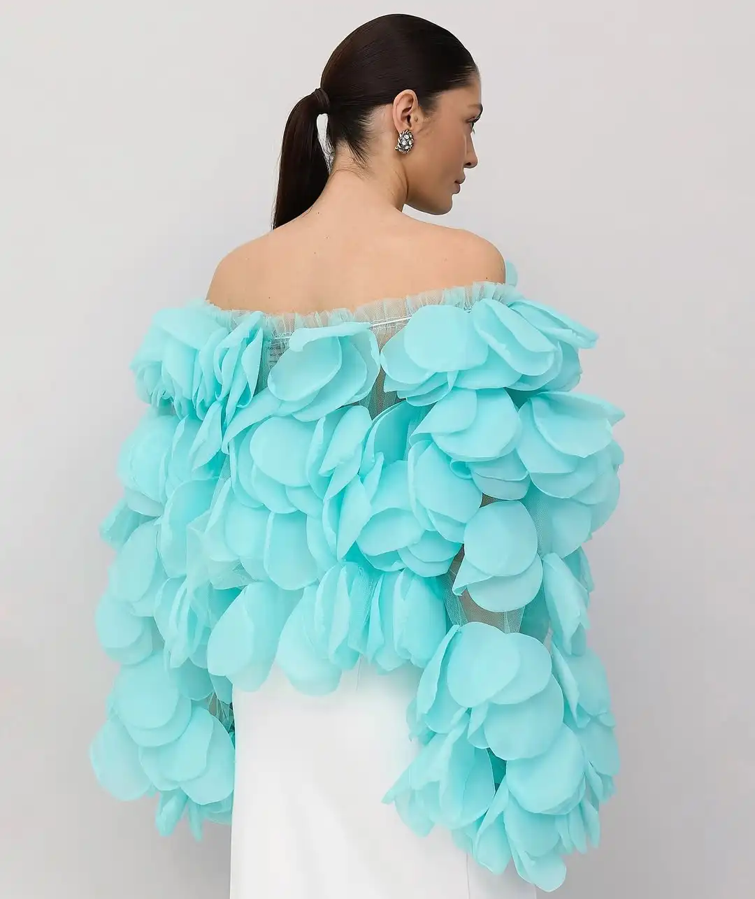 بلوزة نسائية صيفية جميلة مكشكشة باللون الأخضر النعناعي بتلات من التول بلوزة صيفية أنيقة مكشوفة الأكتاف 2025 معطف مخصص