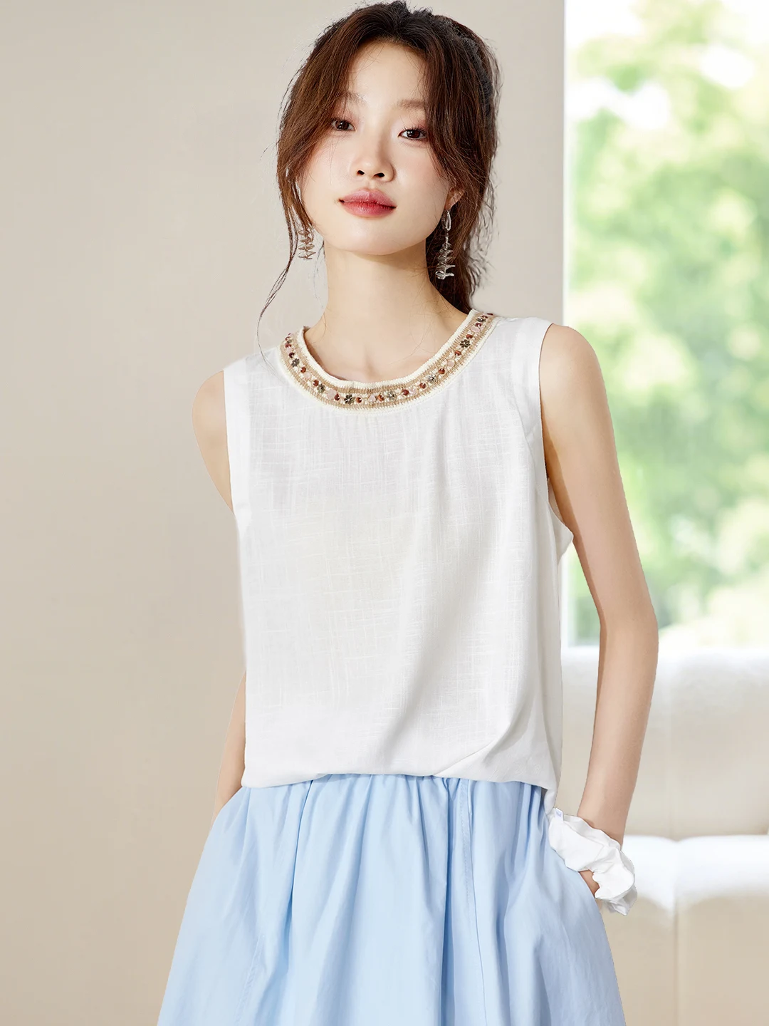 

Summer 2025 New Sle Women's Slim Fit round Ne Svel T-irt National Sle Vest Faionable And Sli Lyocell Top