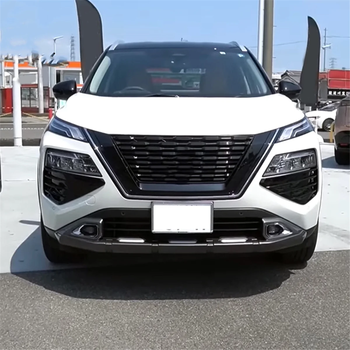 الكلاسيكية لنيسان روج X-Trail T33 2022 2023 الأسود الجبهة فوجليت الوفير غطاء الكسوة فوجليت الديكور ملصق دائري التصميم