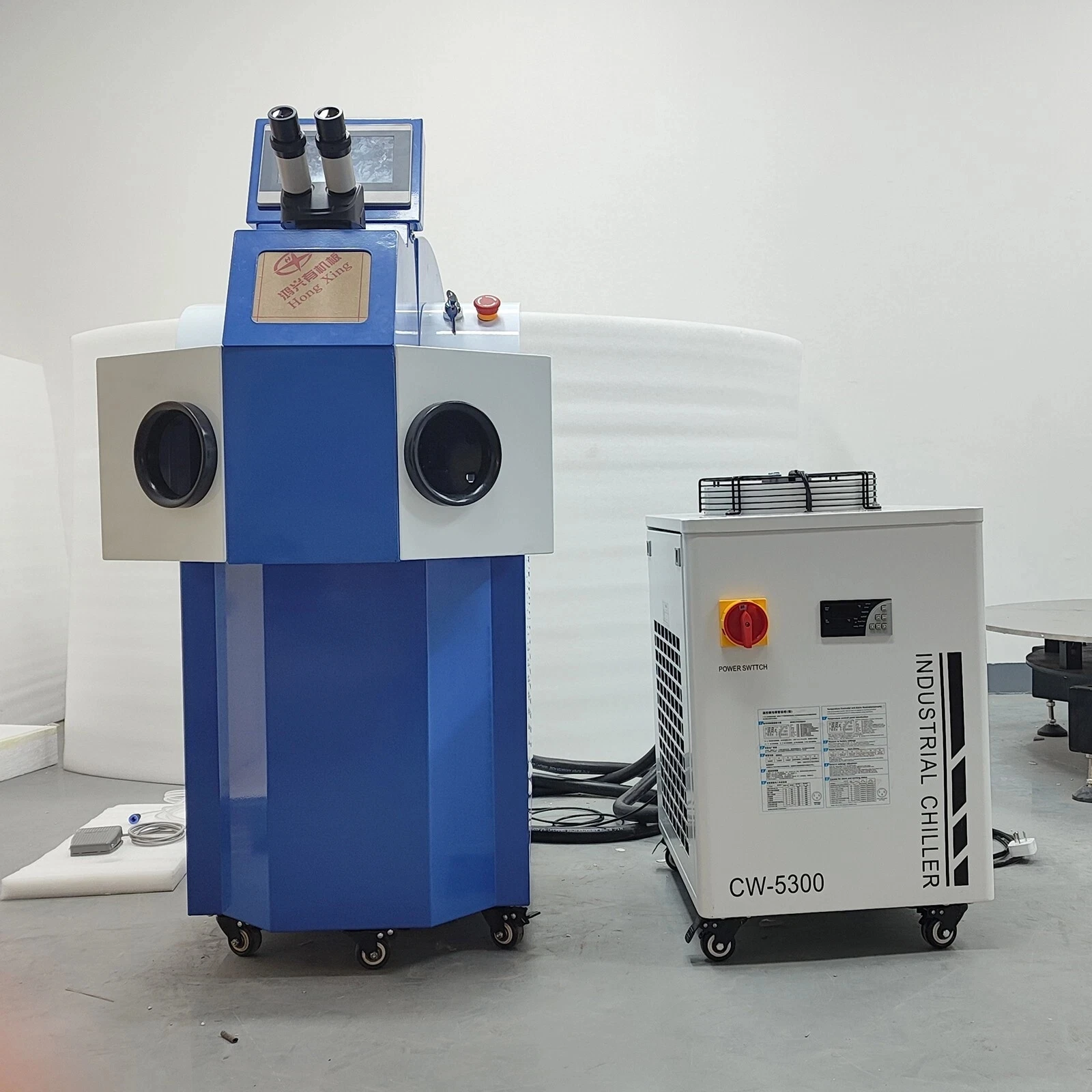 Portable Jewelry We… - image