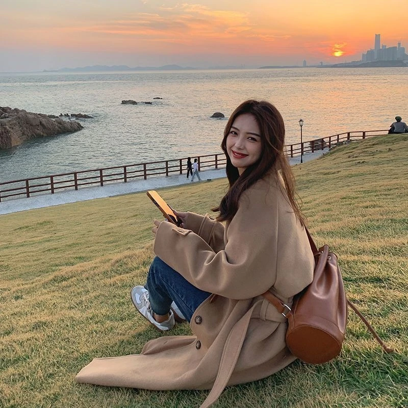 

2025 Winter Women's Long Wool Coat Loose Fit Hepburn Style Warm Thick Coat