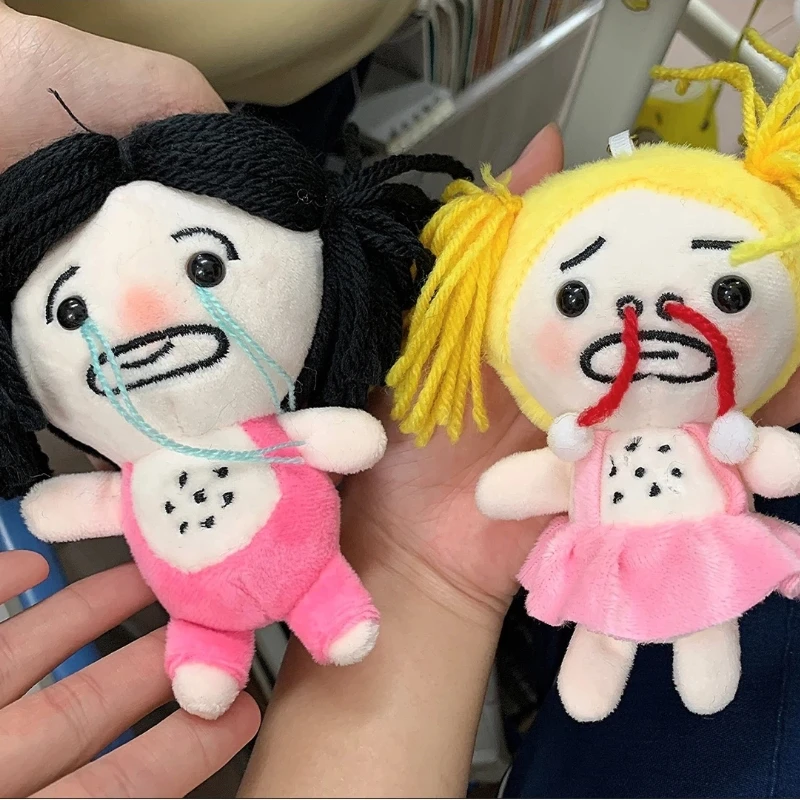 キュートで面白い泣き顔の女の子戦士ペンダント、クリエイティブで面白い人形バックパックペンダントキーホルダー、パーソナライズされたギフト