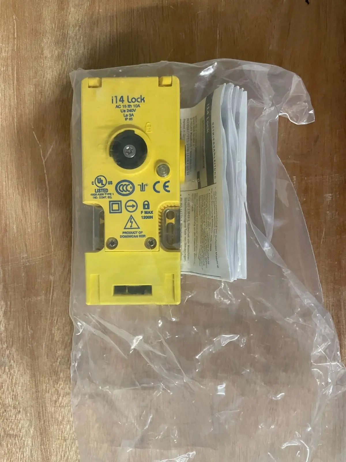 100% New and Original safety lock switch i14-M0213  I14-M0213 FedEx /UPS fast delivery Warranty One-year
