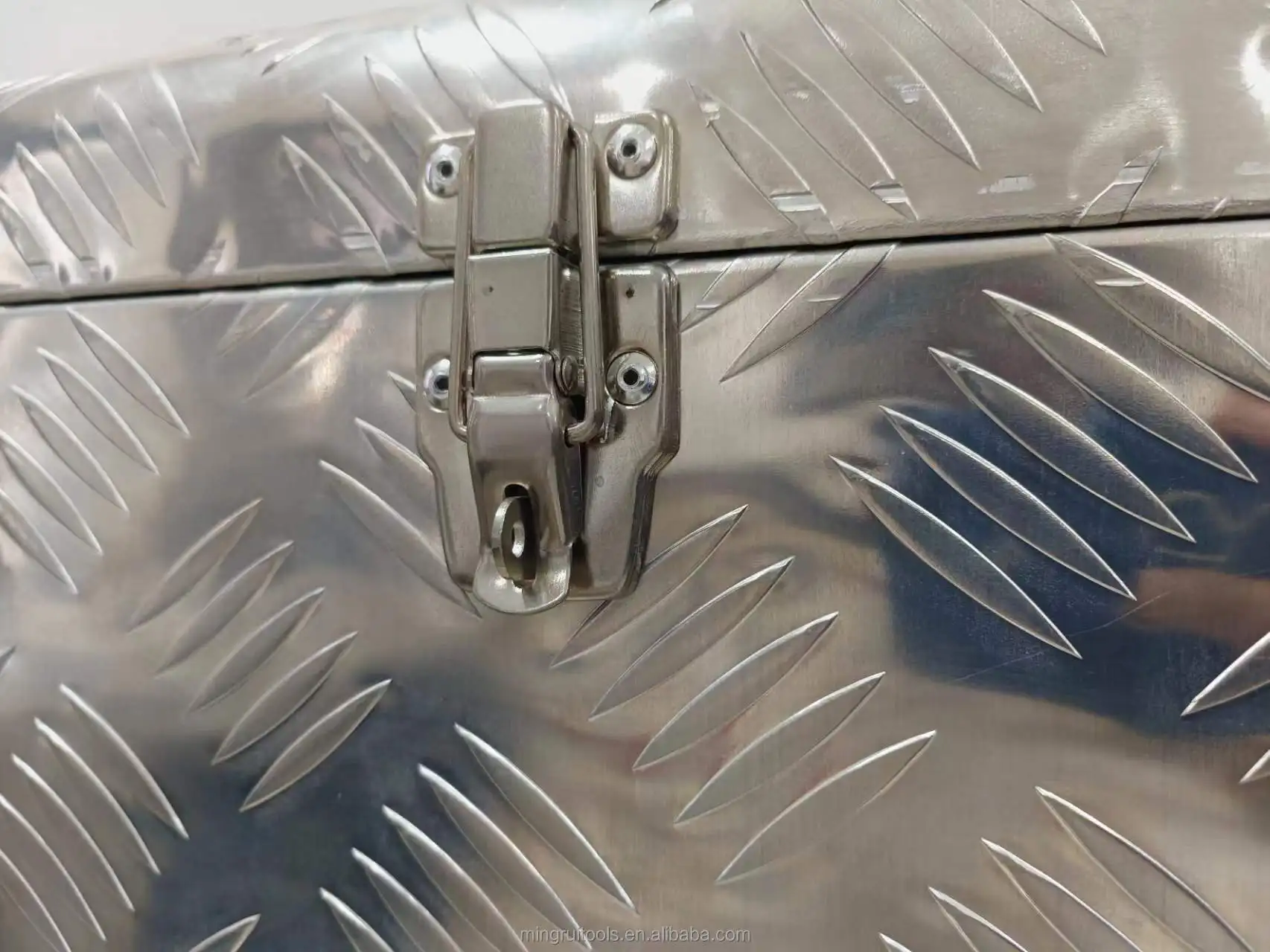 صندوق أدوات مقاوم للغبار من الألومنيوم عالي الجودة للاستخدام على شاحنات الالتقاط