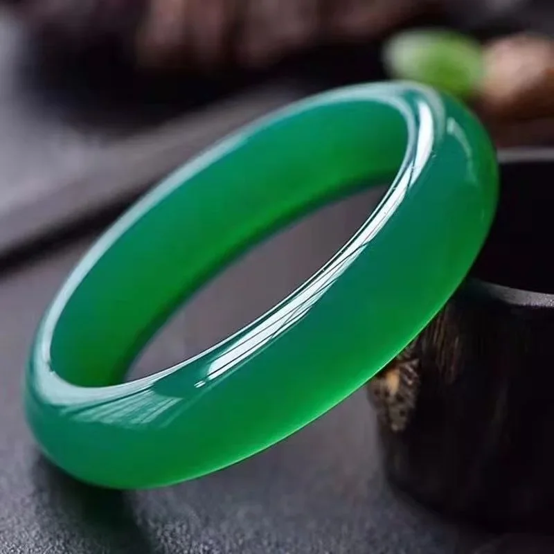 

Natural Green Chalcedony Hand-carved Wide Band Bracelet Fashion Boutique Jewelry Women's Green Agate Bracelet Gift Accessories