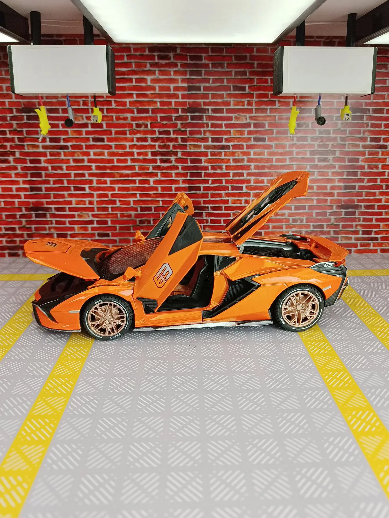 1:24 simulação Lamborghini Sian liga modelo de carro portas e capô do motor, porta-malas pode ser aberto tem funções de som e iluminação