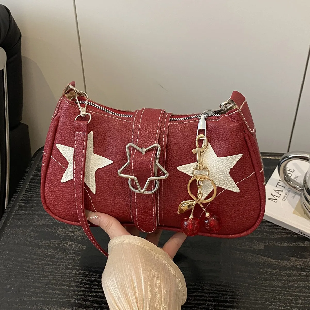 

Модная женская сумка, новая сумка на одно плечо с украшением в виде звезды, застежка-молния, высокоэстетические кожаные сумки