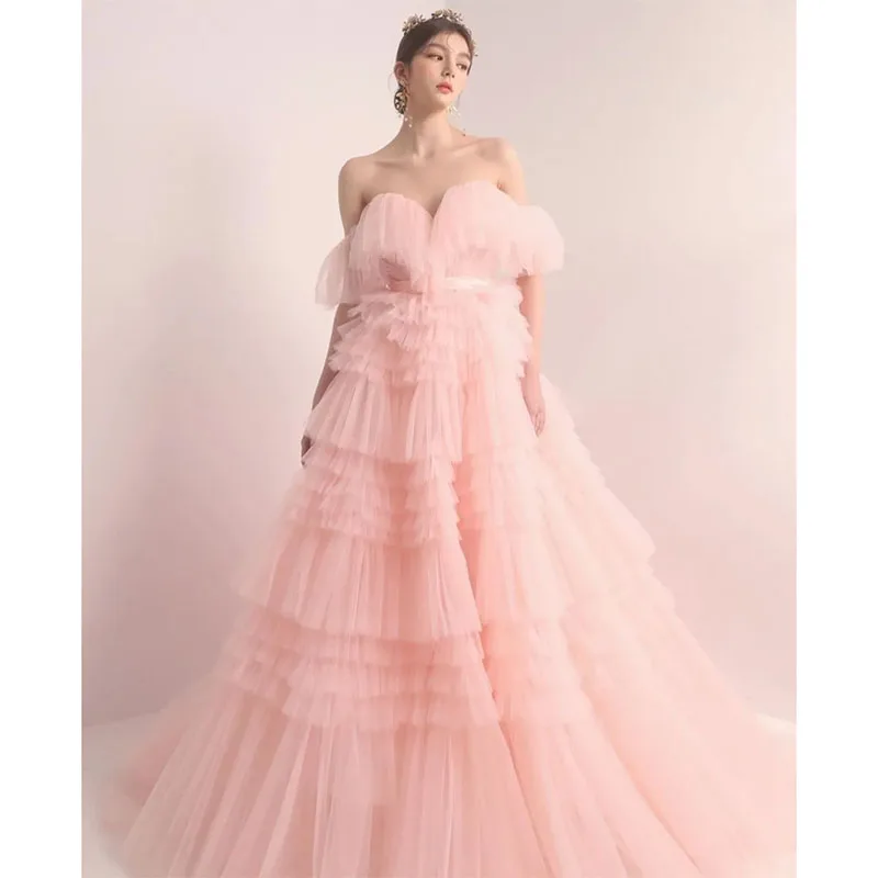 

Elegant Long Light Pink Tulle Evening Dresses A-Line Strapless Pleated Sweep Train Formal Prom Dresses for Women