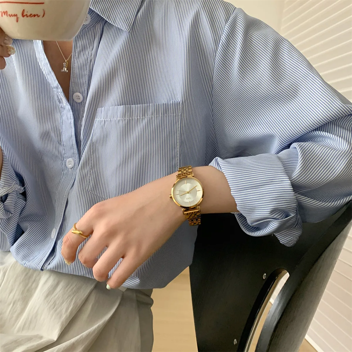 New Stylish Round Dial Watch With Steel Strap, Minimalist And Versatile Design, A Vintage-Inspired, High-End Women'S Watch.