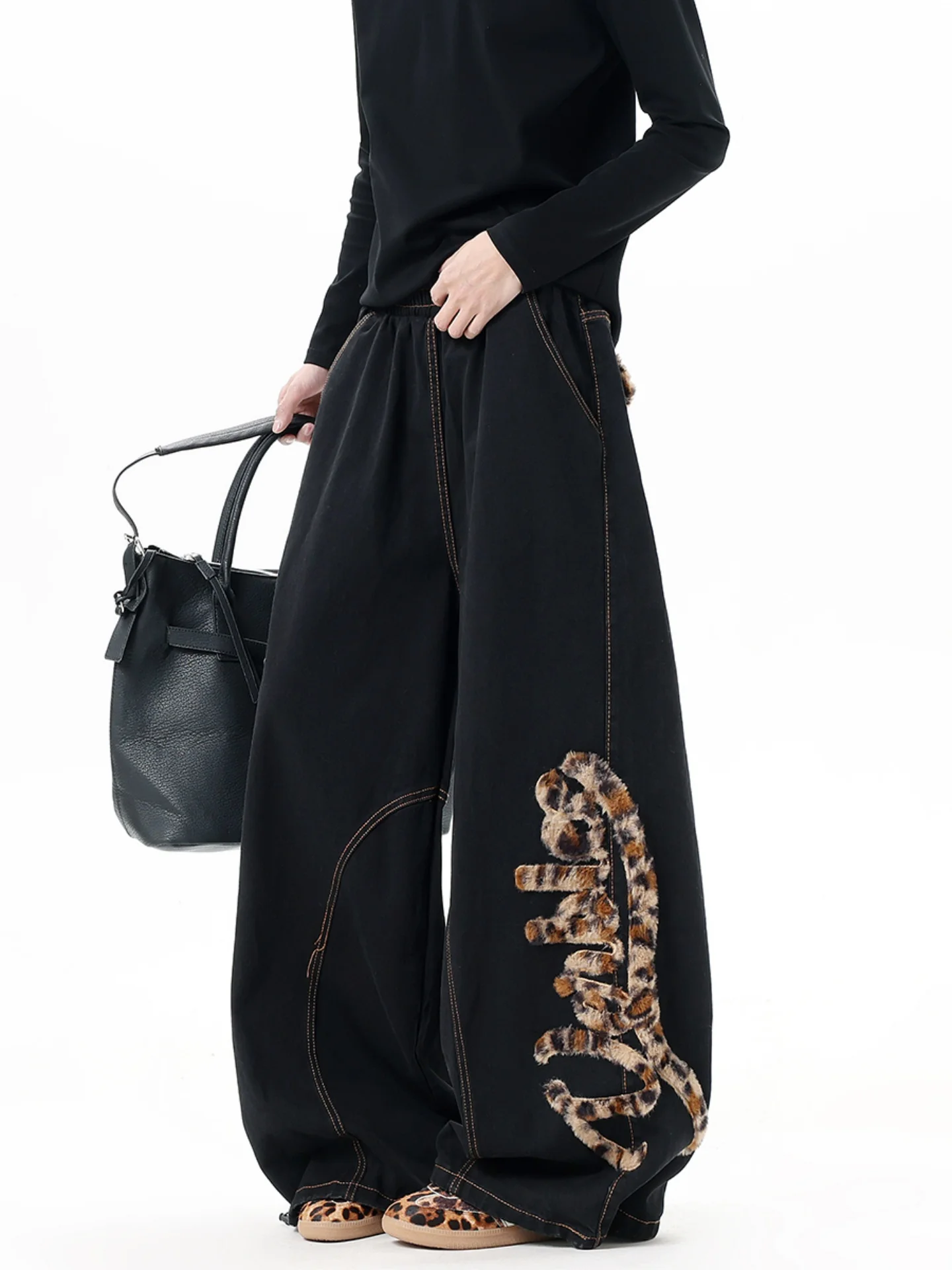 

Модные широкие джинсы для мужчин в американском стиле High Street, свободные прямые брюки для уличных танцев, женские брюки с леопардовым принтом и декором.