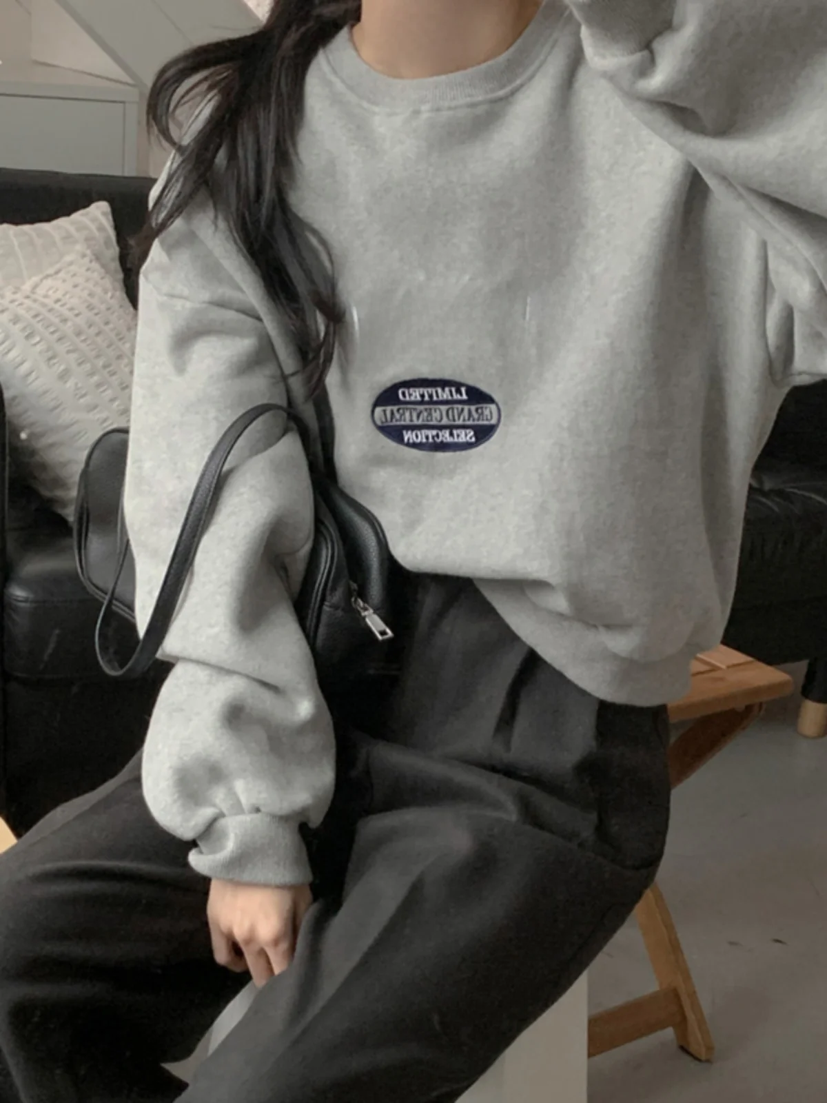 Damska bluza oversize, luźny krój, wygodna, z haftowanymi literami, nowość na jesień i zimę, modna bluzka.