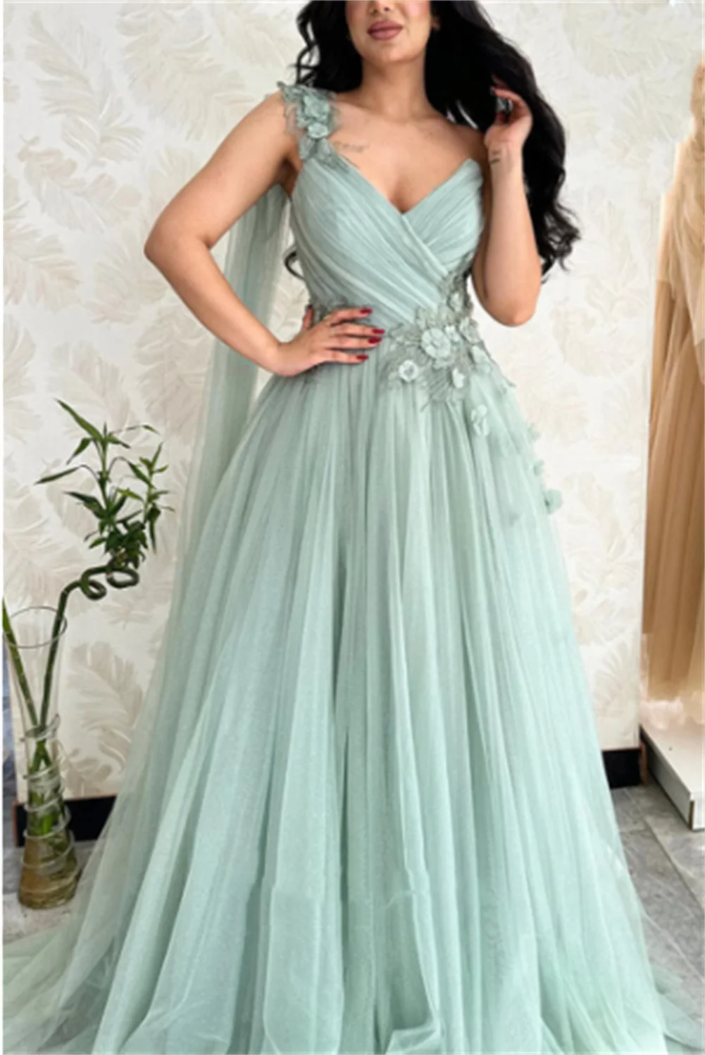 Robe de Soirée en Maille Vert Clair avec Col en V, Tenue de Bal de Forme Trapèze, avec des Appliques en Dentelle Brillante dans le Dos
