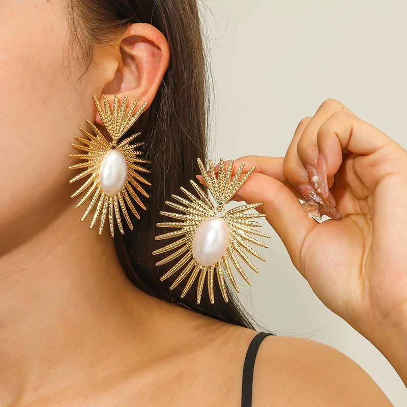 

Unique Metal Sunflower Pendant Stud Earrings for Women New Fashion Trend Exaggerated Personality Girl Party Unusual Jewelry Gift