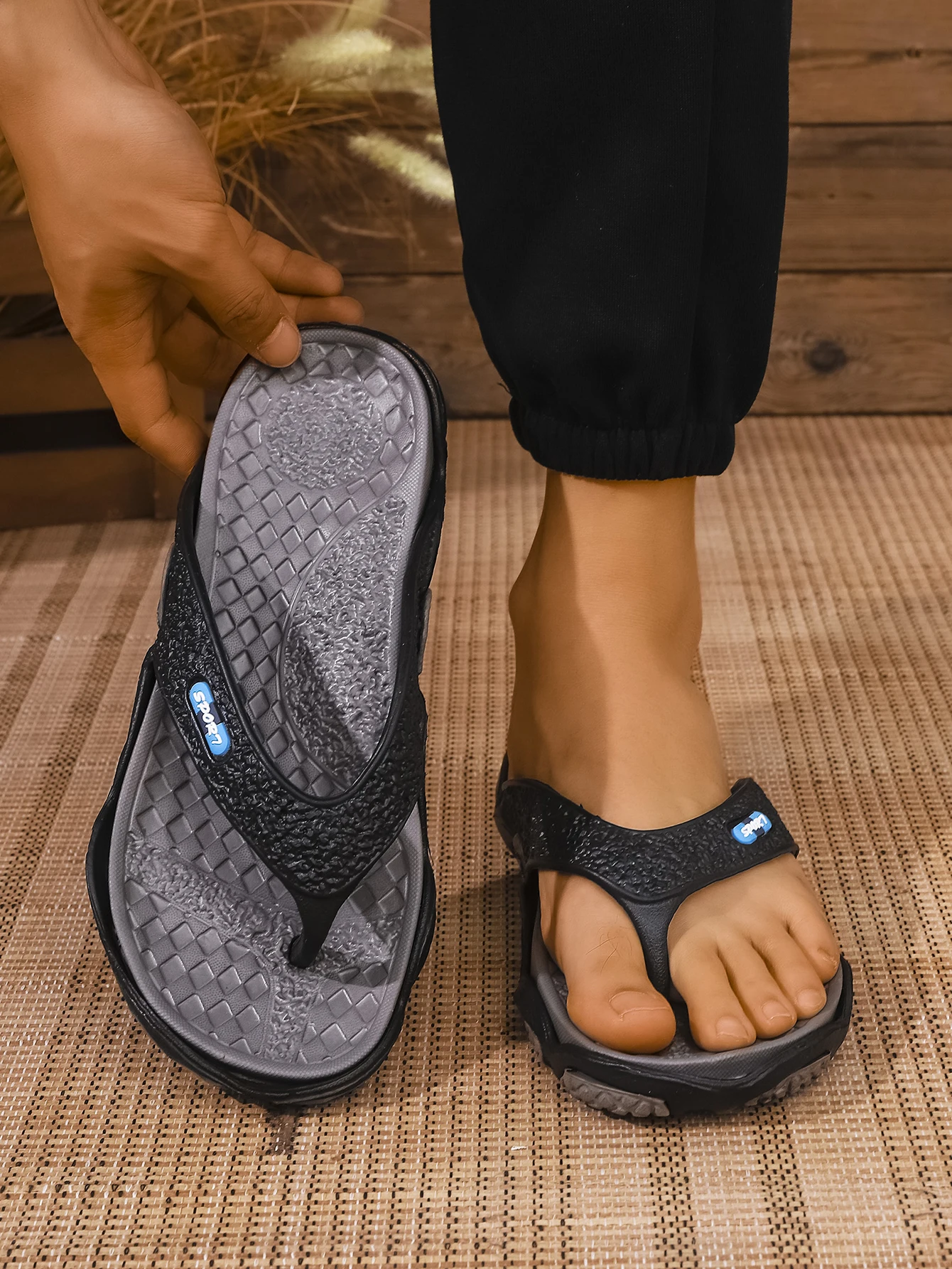 Herren Sommer Casual Einfarbige Farbblockierte Bequeme Leichte EVA Einteilige Flachsohlen-Slipper Geeignet für Zuhause oder Strandnutzung im Freien – Detail 2