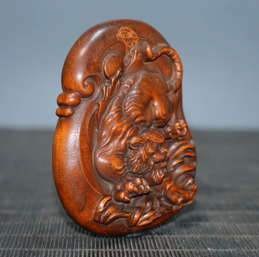 Chinese natural boxwood wood carved beautifully carved double-sided carved tiger brand guardian pendant