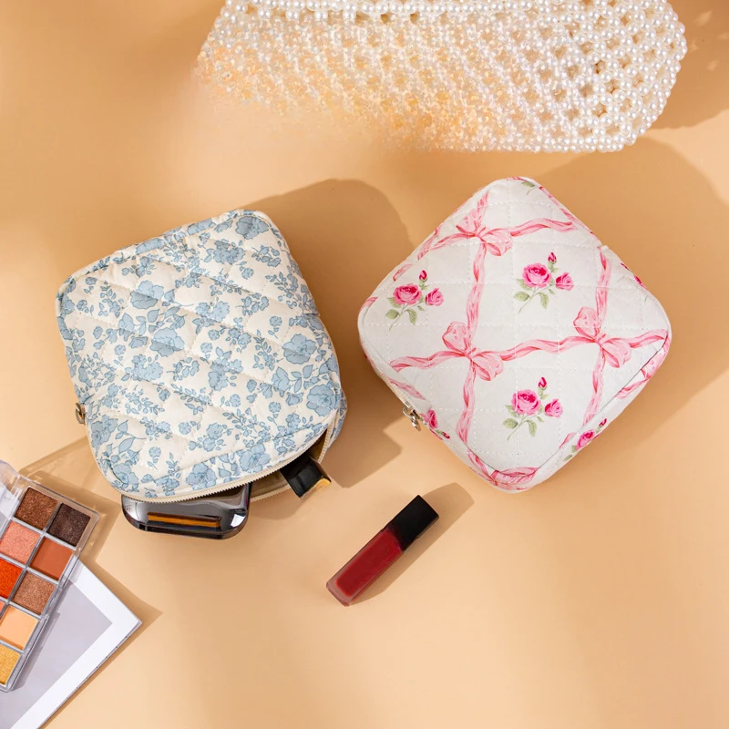 Fashion Sweet Square Clutch Cosmetic Bag Women Portable Makeup Pouch Tampon Sanitary Napkin Sanitary Pads Organizer Bag