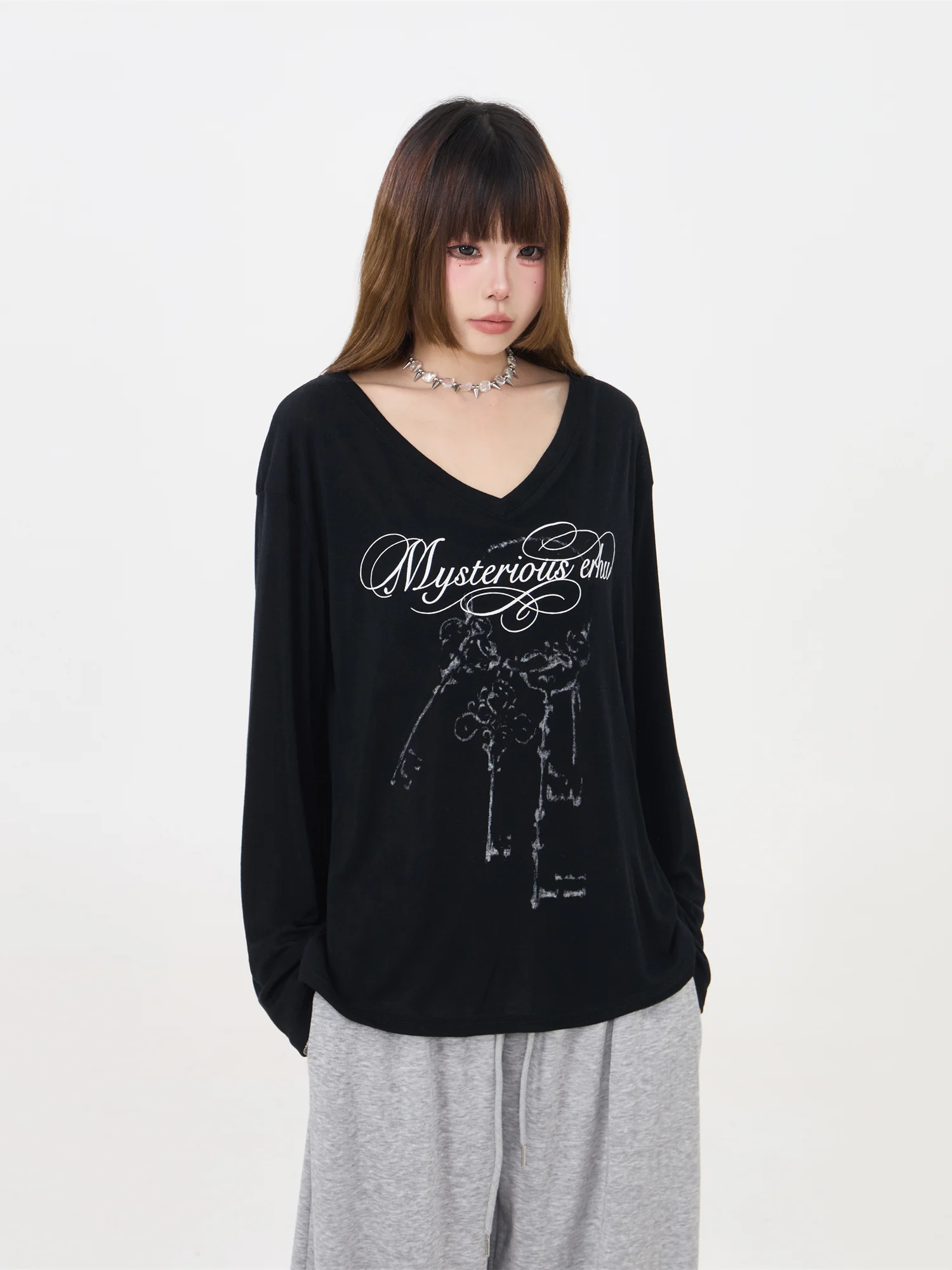 Remedie Women's Long Sleeve V-Neck T-Shirt Comfortable Loose Fit Lightweight Black Top for Autumn Season Casual Wear