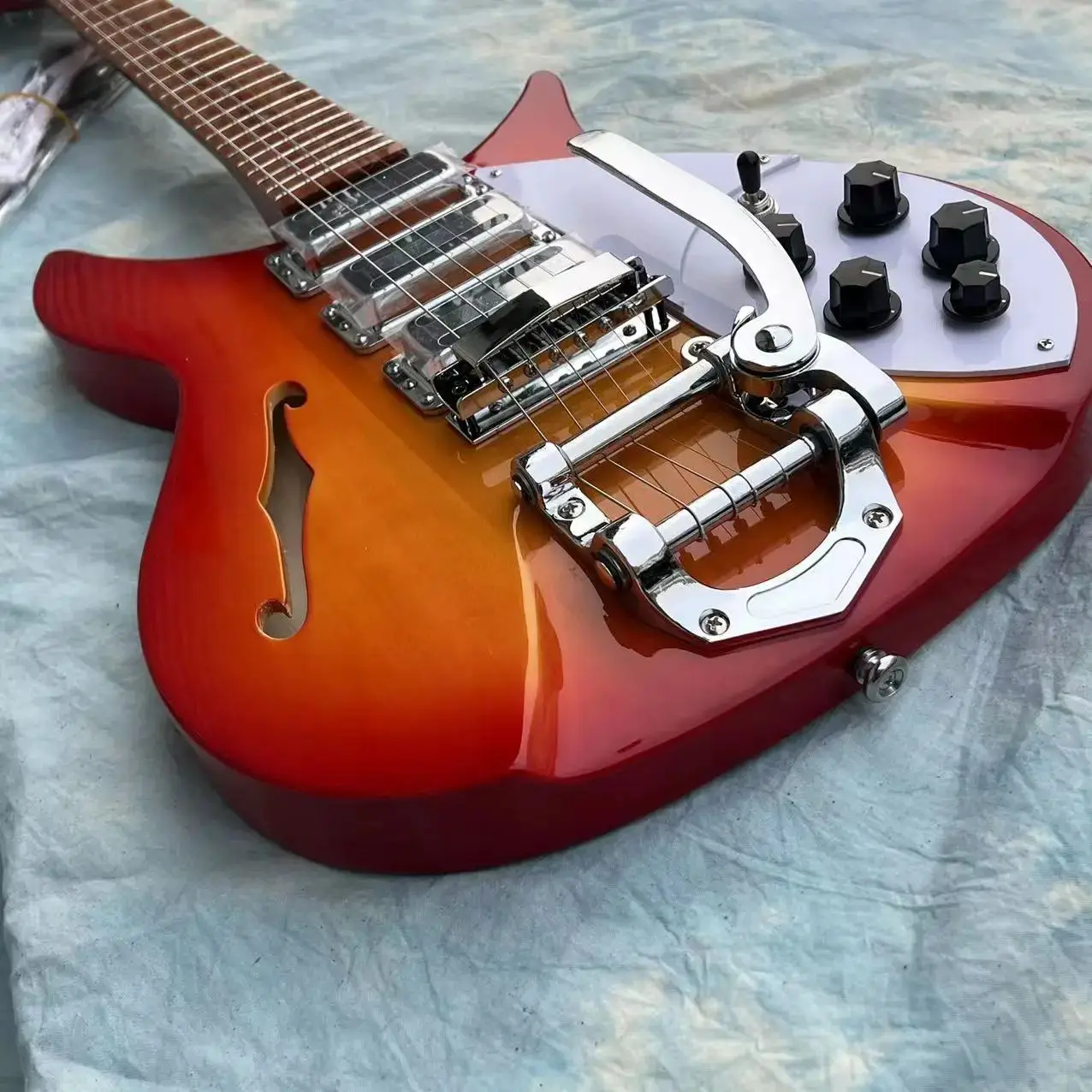 Nova Guitarra Ricken 325 2026, Cor Cherry Sunburst, Sistema
