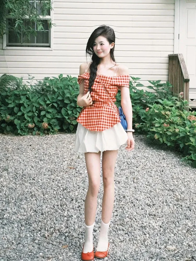 

Корейский Sle Ретро Pure Desire, красный клетчатый топ с завязкой на талии и цветочным бутоном, юбка, комплект из двух предметов, лето 2025 г.