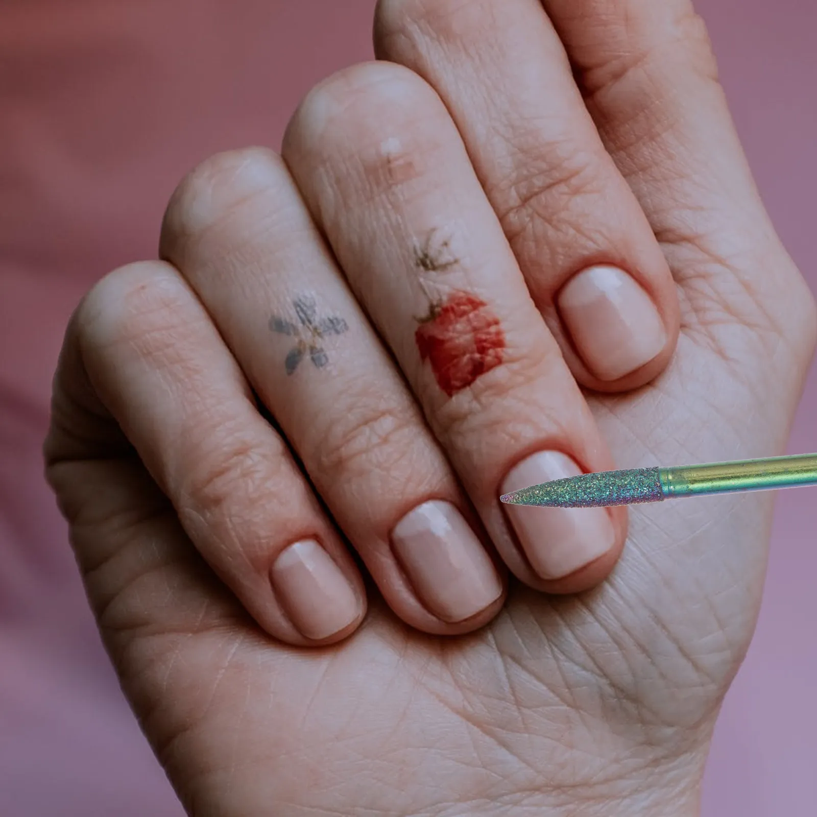 

Набор высокопроизводительных насадок для маникюрного аппарата: эффективное и бережное удаление омертвевшей кожи, полировка и очистка ногтей