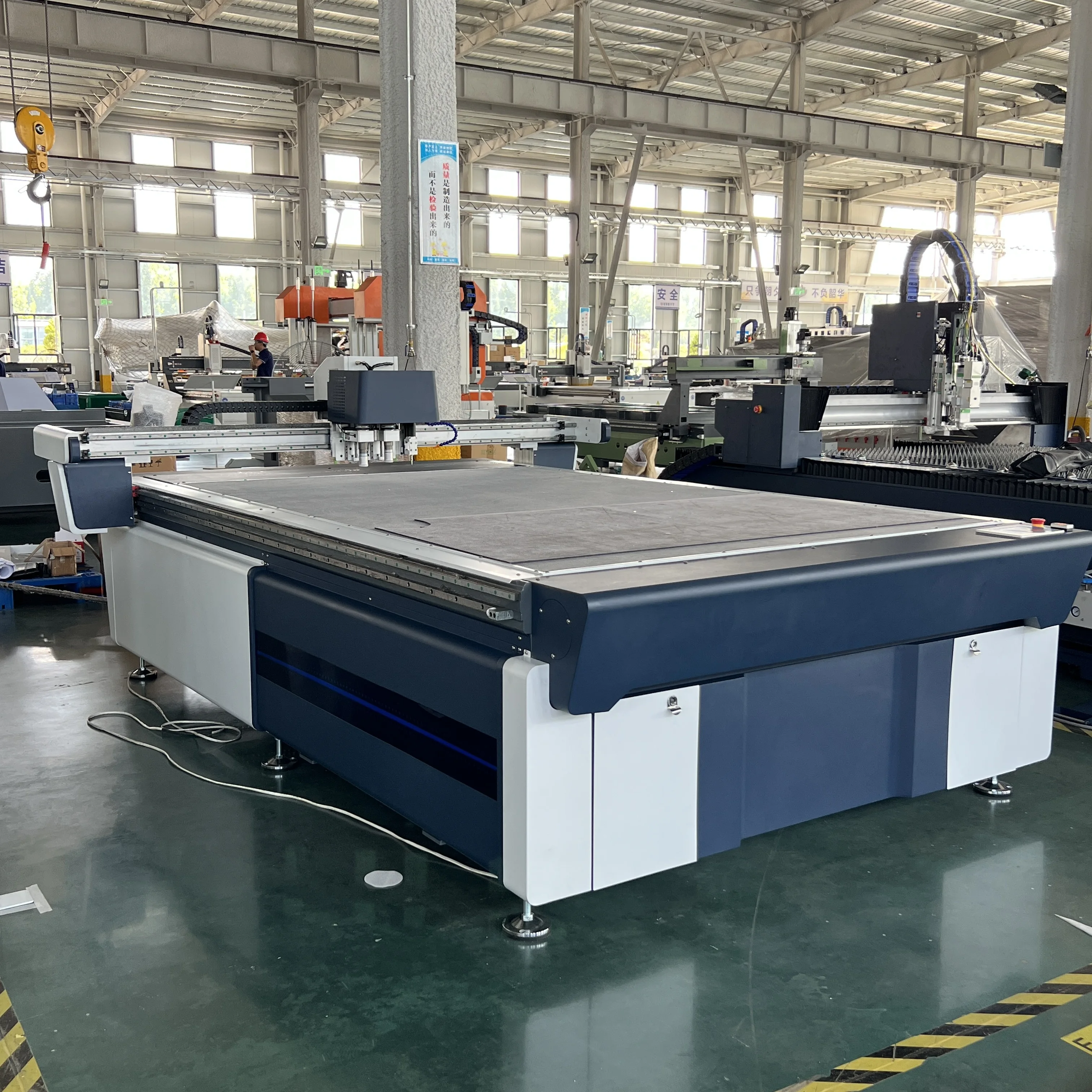 آلة معالجة قطع الجلود الأوتوماتيكية من Utools، آلات إنتاج الأحذية، آلة قطع الجلد الحقيقية