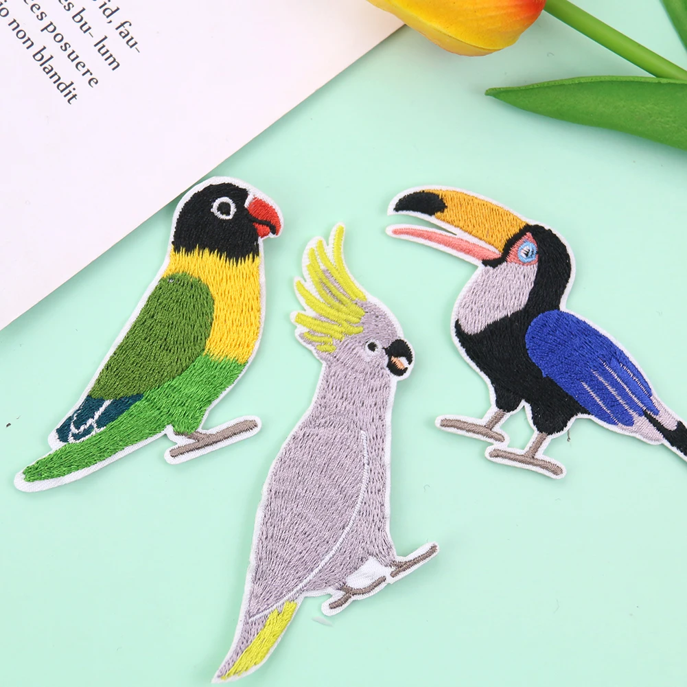 

2PCS Cute Parrot Crow Embroidery Patch Ironing Sewing Craft DIY Clothes Hat Coat Accessories Decoration Vulnerability Sticker