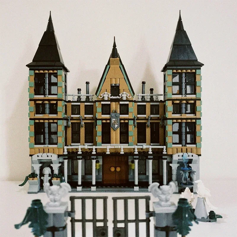 クリエイティブ 1610ピース 映画の有名なシーン マルフォイ邸 組み立てブロック 映画建築模型 組み立てレンガ おもちゃ 子供 大人向けギフト