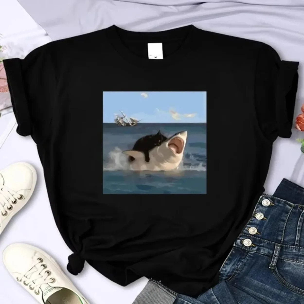Funny Cat Bites Shark T-shirt Fun Art and Cat Lovers Print Women T-Shirts Tops Hip Hop Female Clothing Fashion O-Neck Streetwear