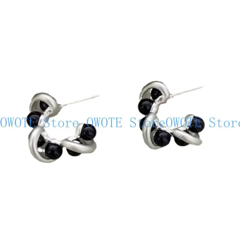 

652F Retro Round C Earrings with Modern Fashion Twist Comfortable and Sturdy Materials for Trendy Women Daily Use