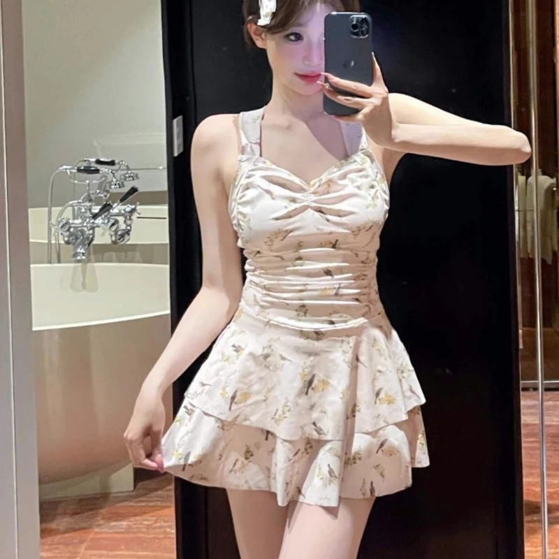 ชุดว่ายน้ําวันพีชลายดอกไม้นกสาวหวานหลังสวยวันหยุดน้ําพุร้อนระดับไฮเอนด์ลมริมทะเล