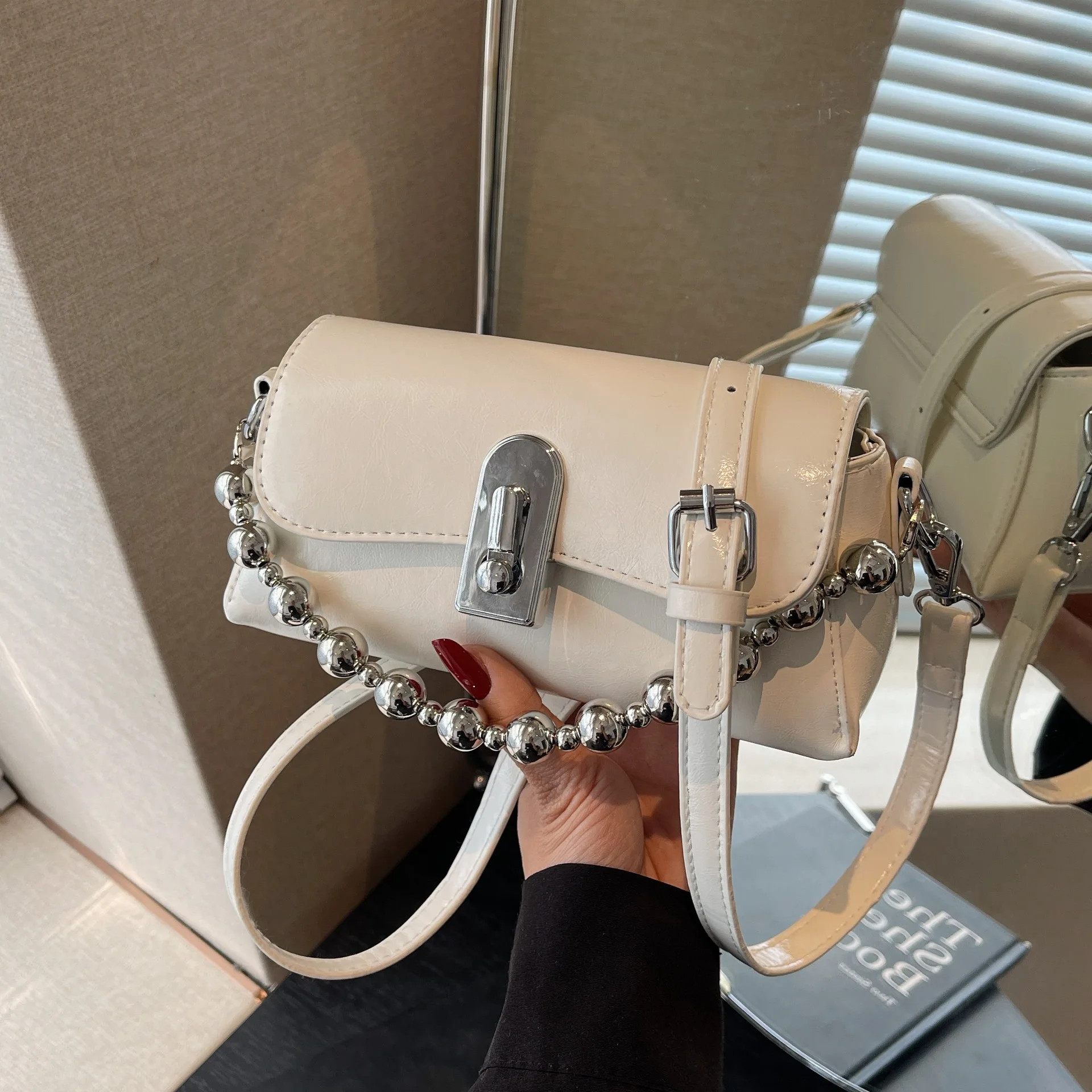 

2025 Women's Trendy Small Square Bag - Niche High-End, Minimalist Chain, Versatile Shoulder Crossbody