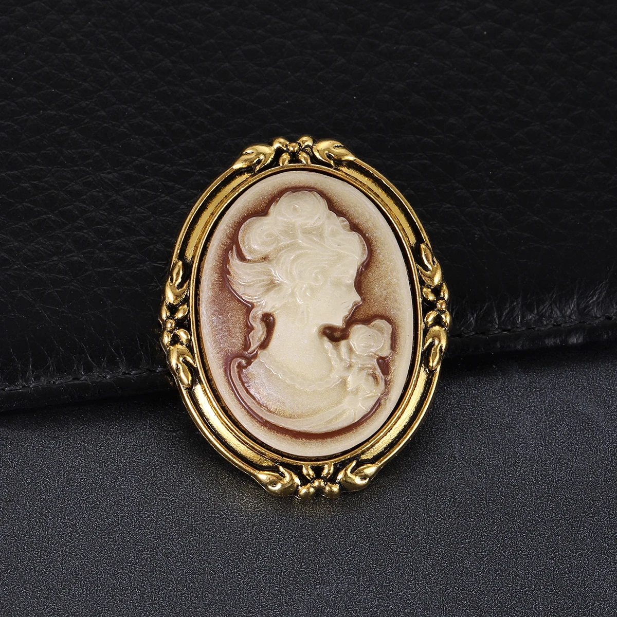 Vintage Oval Cameo Brooch for Women Antique Gold Color Floral Frame Resin Carved Victorian Woman Portrait Pin Wedding Jewelry