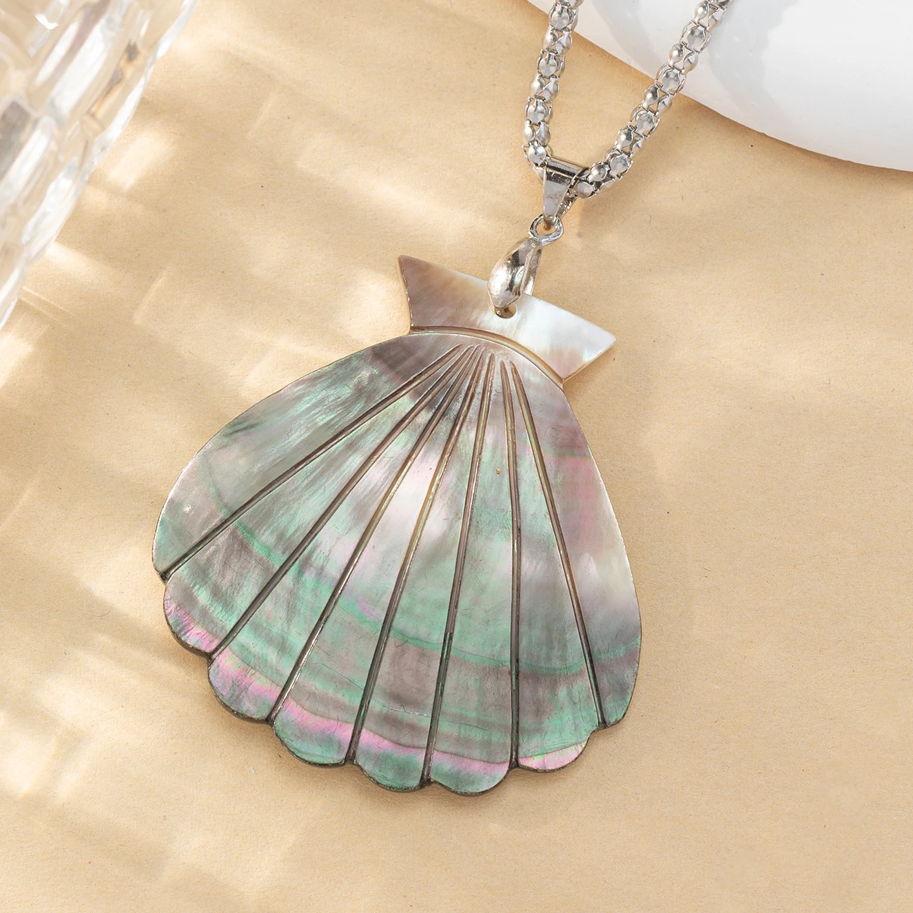 Fan-shaped Shell Pendant Charm Jewelry Natural Freshwater Shell Pendant Necklace Summer Beach Exquisite Jewelry Accessories Gift