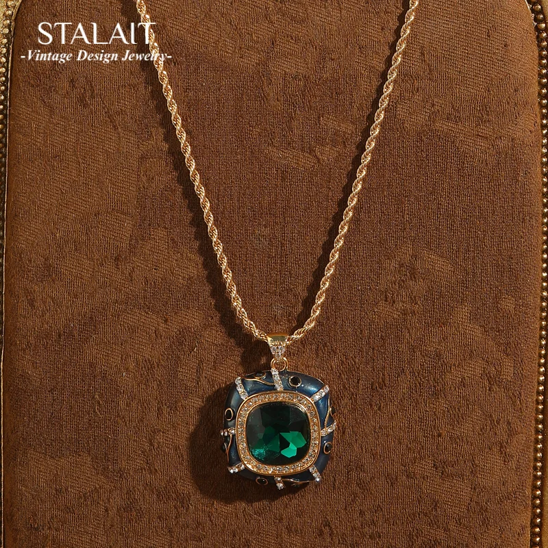 

Vintage Emerald Crystal Necklaces Luxury Designer Jewelry Hidden Blue Enamel Square Pendant Gold Color Chain Valentine Day Gift