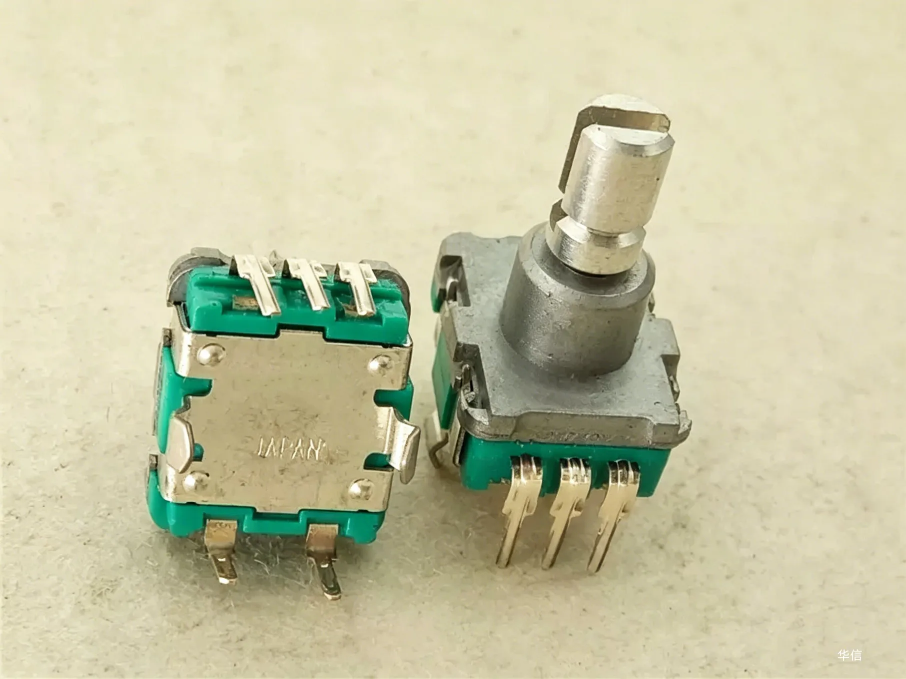 Original new 100% EC11 encoder with switch stepping 30-point fork handle 13MMX5MM