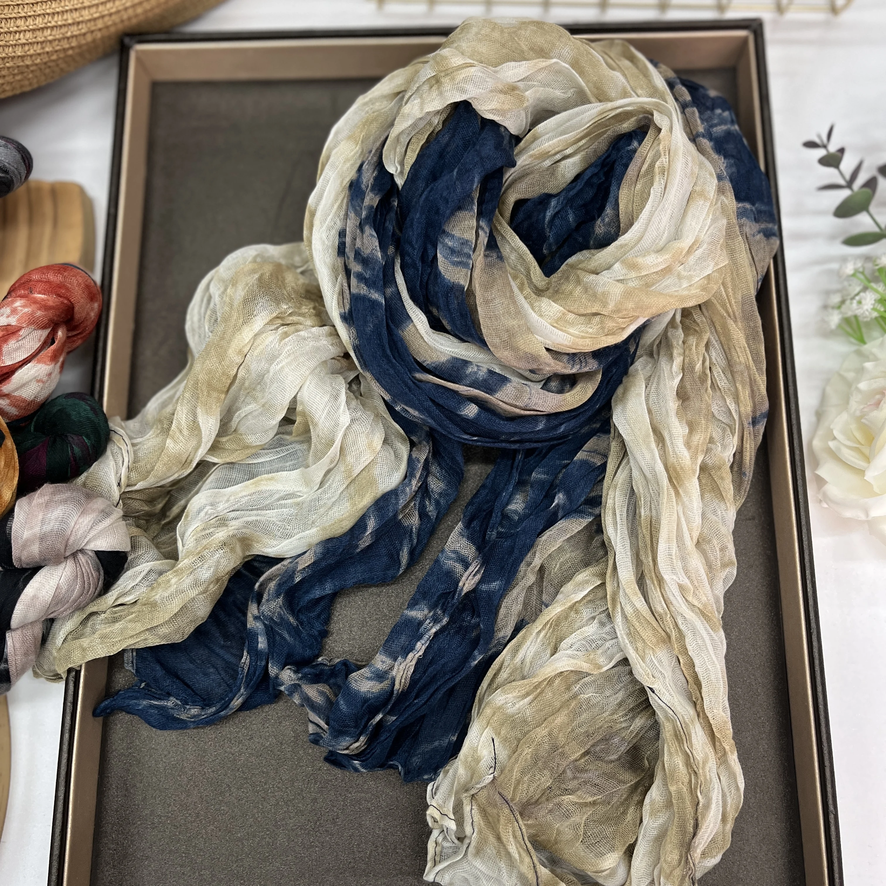 Neuer Schal, allmählicher Wechsel, blau, Herbst und Winter, Batik-Retro, vielseitig, dünn, Damen, langer Plissee-Schal, vielseitige Dekoration