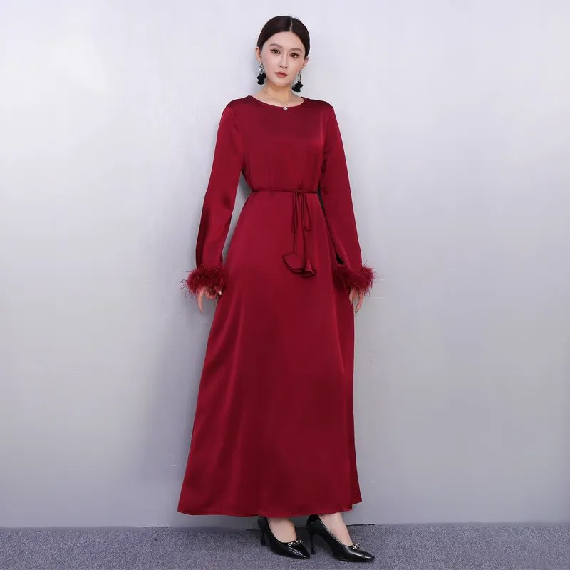 2025 Winter Elegante Lose Satin Feder Hülse Lange Kleider Frauen Casual Kleid Großhandel J2132