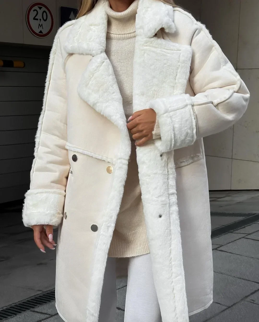 Długa kurtka ze sztucznego futra Kobiety Oversized Lapel Teddy Coat Zimowa gruba ciepła kurtka z wełny jagnięcej Lady Casual Fashion Vintage Odzież wierzchnia