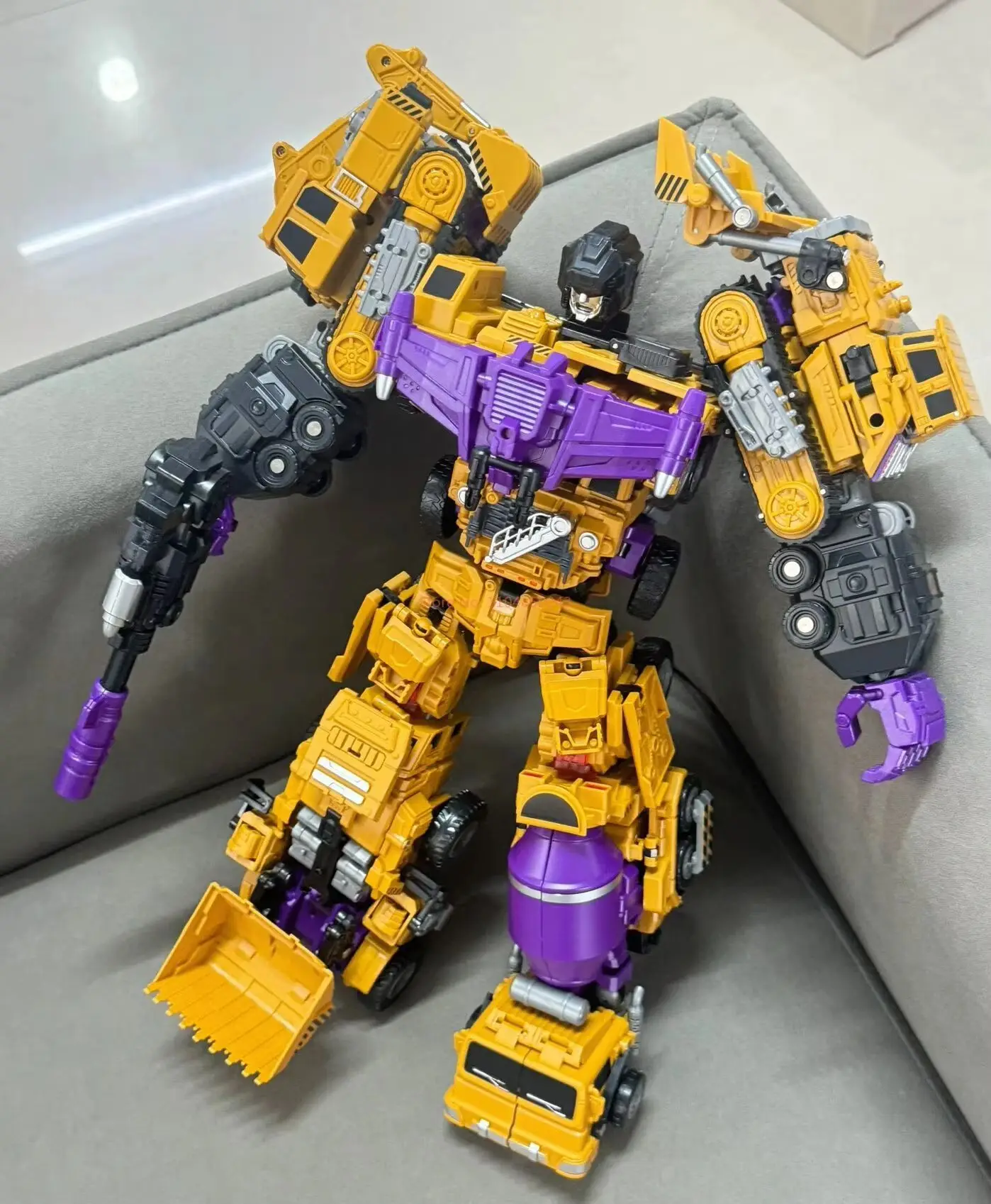 Nowa, super, niesamowita kombinacja zespołu inżynieryjnego, deformowany żółty robot mecha ze stopu do kopania, zabawka dla chłopców.