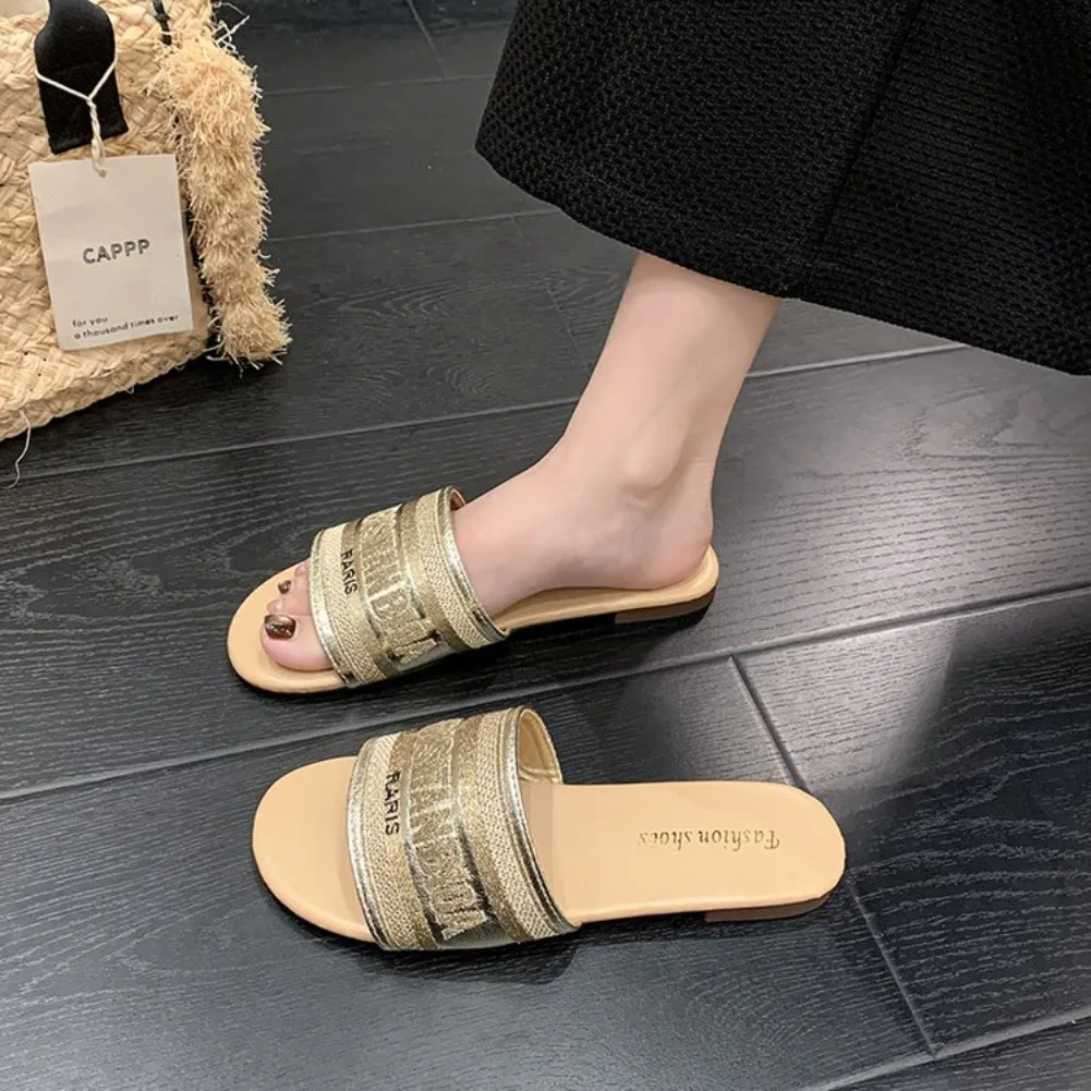 Damen-Mode-Flachpantoffeln, Sommer-Neuheit, runde Zehenpartie, offene Zehen, Buchstabenstickerei, weiche Sohle, rutschfeste Sandalen, Damen-Hausschuhe – Detail 16