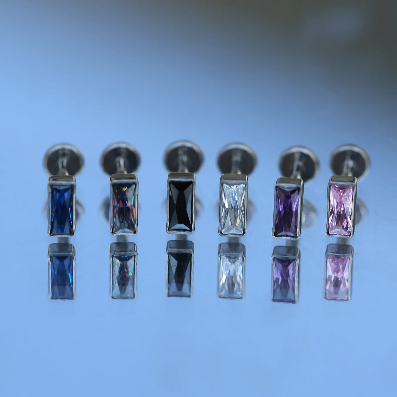 16G Implant Grade Titanium oval CZ Internally Threaded Ear Tragus Cartilage Crystal Piercing Labret Stud Piercing Jewelry
