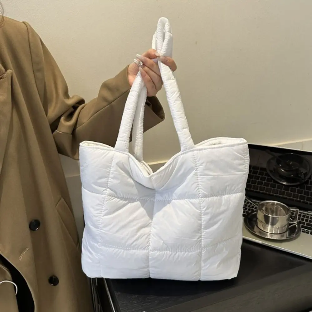 Sacola de nuvem acolchoada de grande capacidade para meninas, nylon simples, bolsa de algodão espacial, alça monocromática, bolsa de ombro inchada para meninas