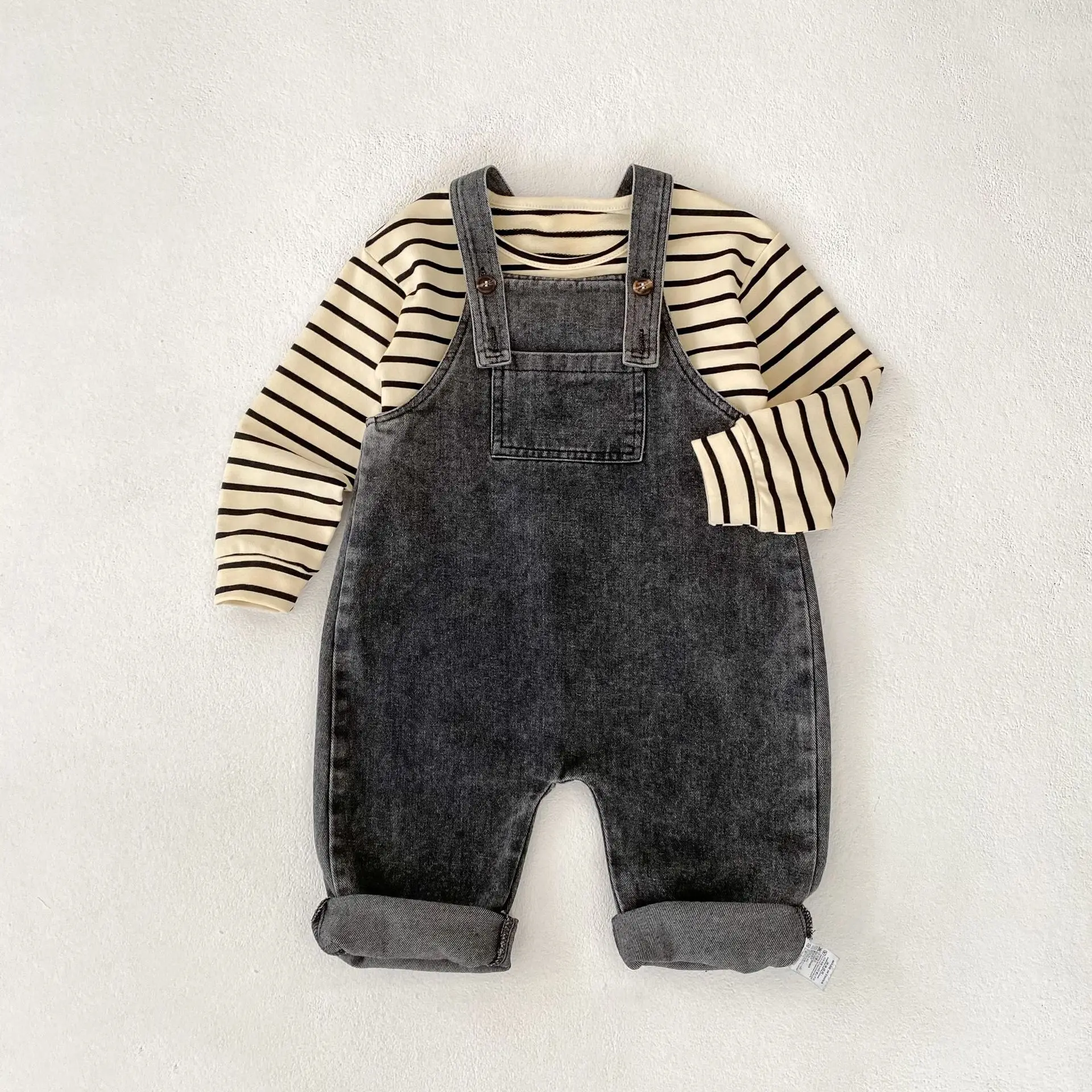 

New autumn clothing for 2-4 year old babies, fashionable striped round neck long sleeved tops for both boys and girls