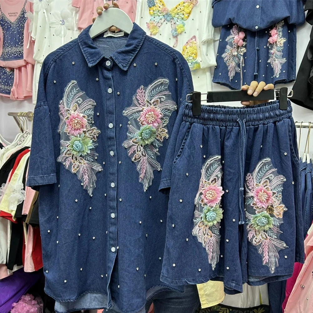 Conjunto de dos piezas de camisa de mezclilla suelta con flores bordadas con diamantes pesados + pantalones cortos de mezclilla-GZTZ071