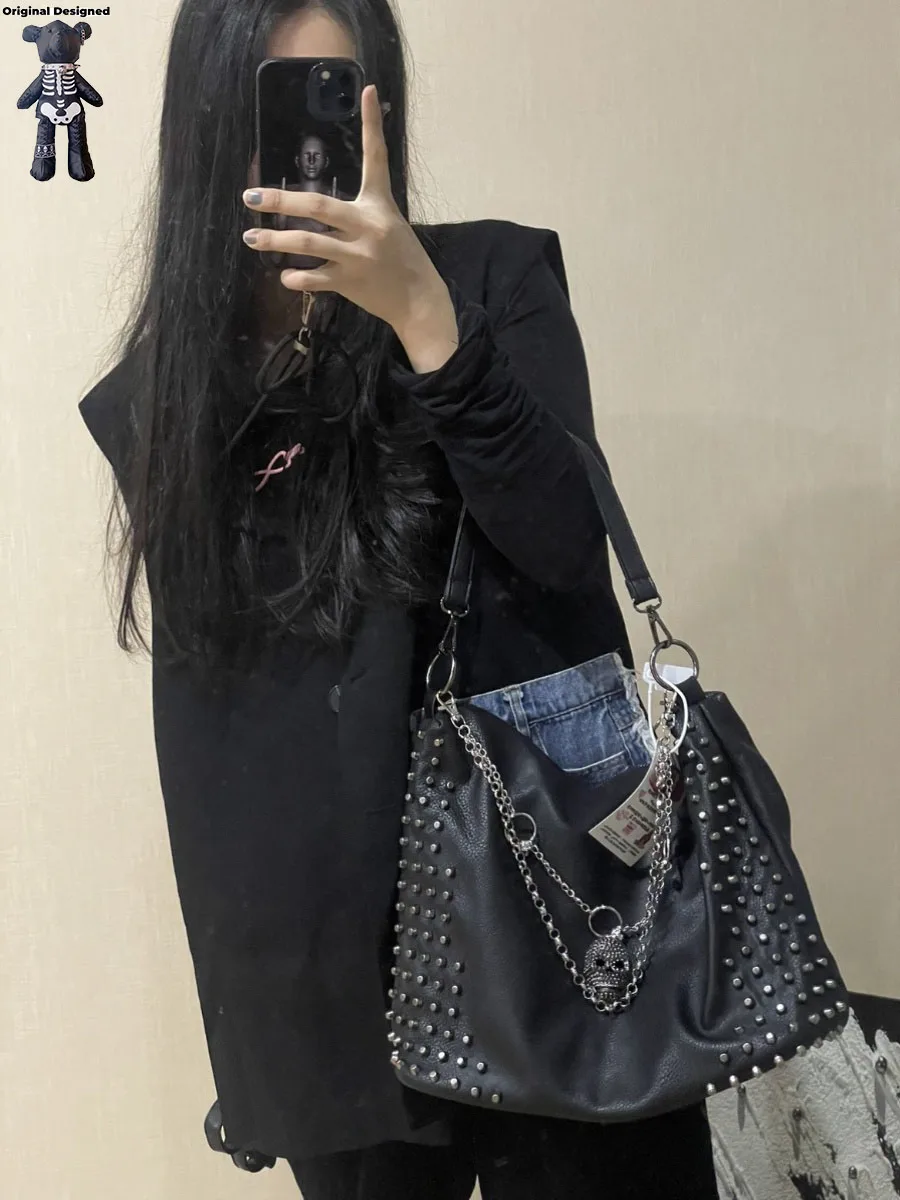 Punk Style Women Handbags Pu Leather Skull Tote Bag Black Large Capacity Shoulder Bag Cross Chain Crossbody Bags