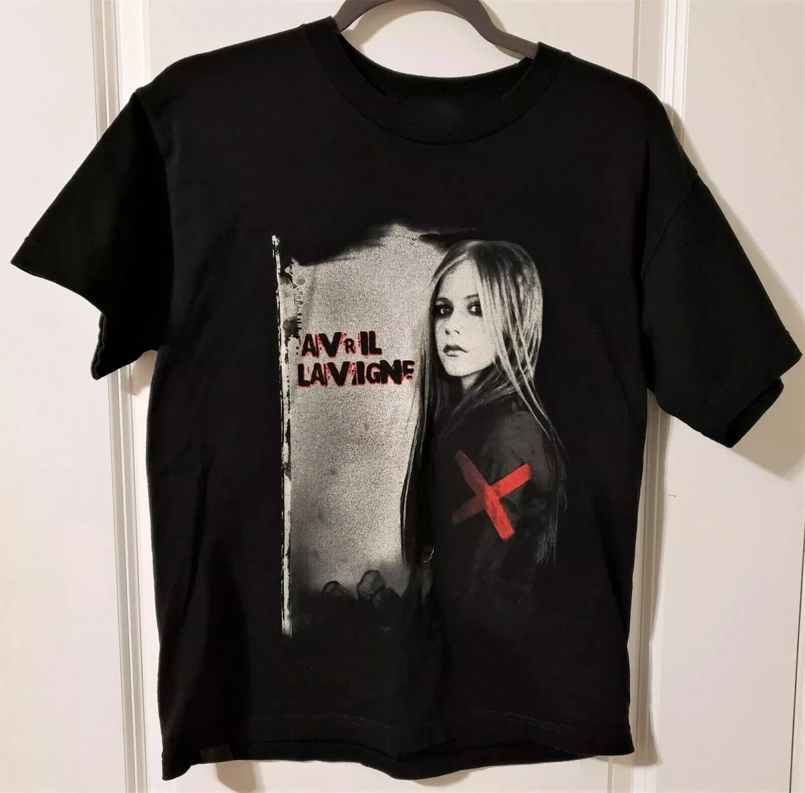

Футболка унисекс Avril Lavigne Under My Skin из плотного хлопка, черная, все размеры S-5XL