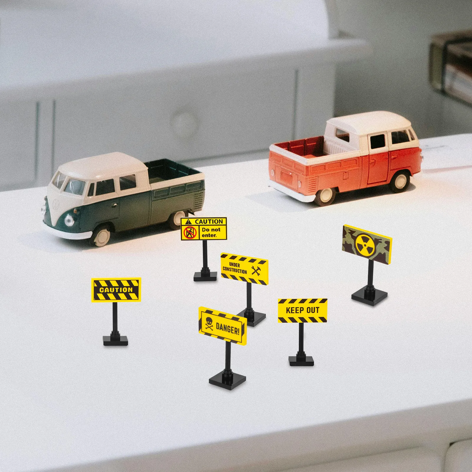 

6Pcs Plastic Warning Sign Blocks Mini Traffic Education Set Road Safety Play Building Cones Lights Building Bricks Play Set