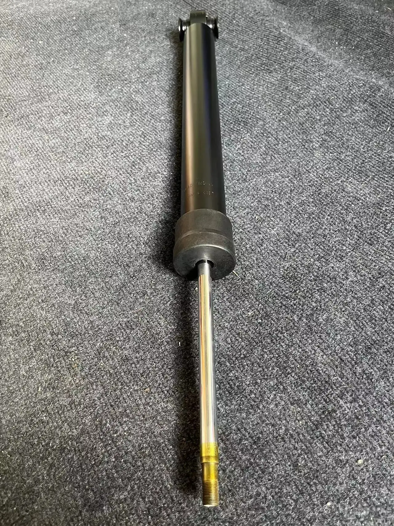 

Automotive shock absorbers (Land Rover Star Pulse rear electronic shock absorbers) LR108022, LR147263