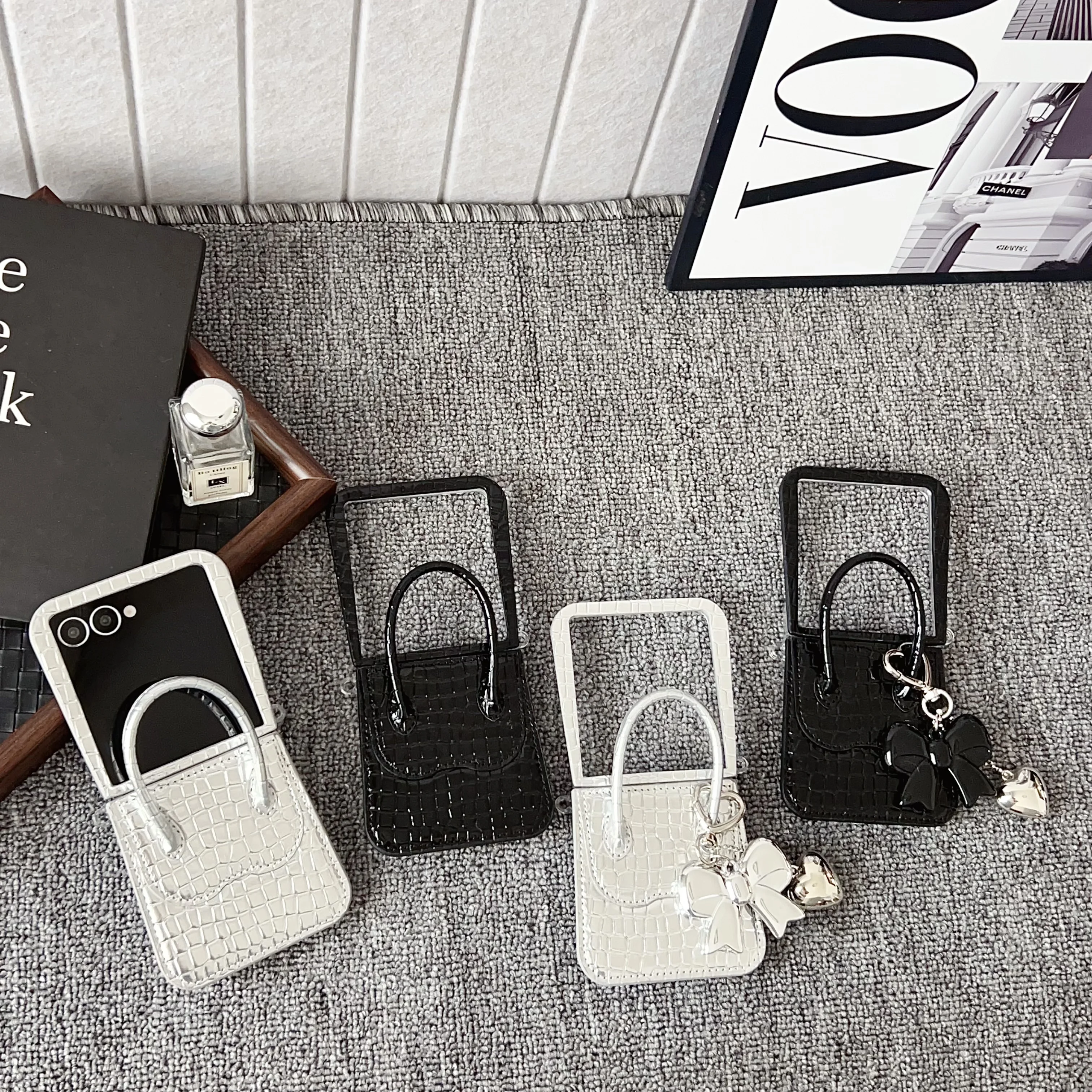 

Crocodile Leather Phone Case for Samsung Galaxy Z Flip 7 6 5 Glossy Solid With Lanyard Hand Strap accessory Handbag Phone Cover